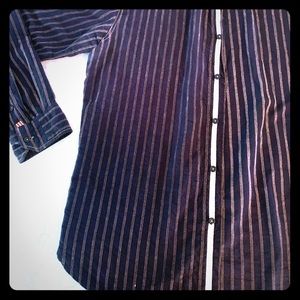 Men’s L shirt. Dark blue with raised tan detail